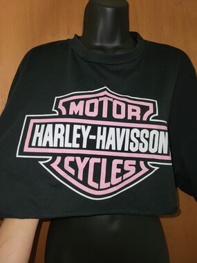 Harley Davidson black cropped tee with pink & white logo